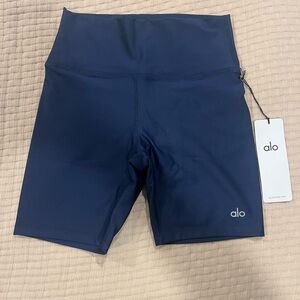 ALO Yoga Airlift Energy Short Navy Blue New In Bag